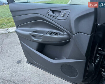 Черный Форд Эскейп, объемом двигателя 2.5 л и пробегом 136 тыс. км за 11900 $, фото 20 на Automoto.ua