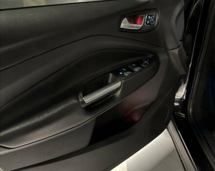 Черный Форд Эскейп, объемом двигателя 2 л и пробегом 220 тыс. км за 10300 $, фото 10 на Automoto.ua