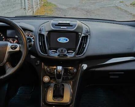 Черный Форд Эскейп, объемом двигателя 2 л и пробегом 140 тыс. км за 14000 $, фото 5 на Automoto.ua
