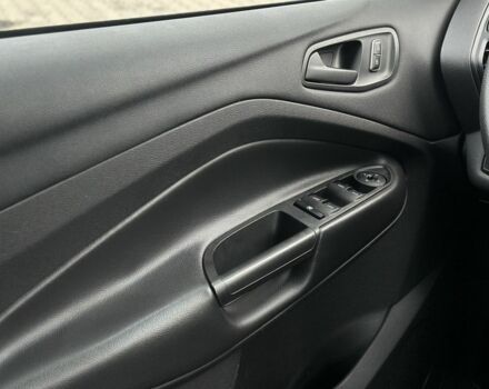 Черный Форд Эскейп, объемом двигателя 2.5 л и пробегом 126 тыс. км за 11800 $, фото 16 на Automoto.ua