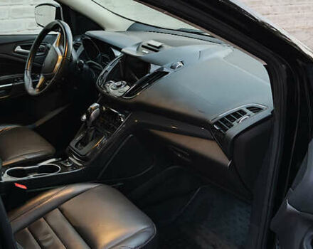 Черный Форд Эскейп, объемом двигателя 2 л и пробегом 140 тыс. км за 14000 $, фото 1 на Automoto.ua