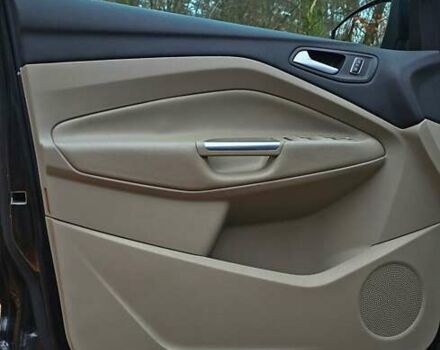 Черный Форд Эскейп, объемом двигателя 2 л и пробегом 122 тыс. км за 12000 $, фото 24 на Automoto.ua