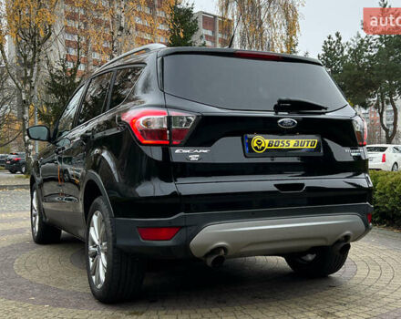 Черный Форд Эскейп, объемом двигателя 2 л и пробегом 151 тыс. км за 16600 $, фото 4 на Automoto.ua