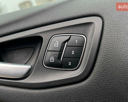 Черный Форд Эскейп, объемом двигателя 2 л и пробегом 151 тыс. км за 16600 $, фото 20 на Automoto.ua