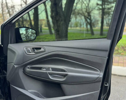 Черный Форд Эскейп, объемом двигателя 2.52 л и пробегом 98 тыс. км за 12900 $, фото 11 на Automoto.ua