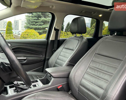 Черный Форд Эскейп, объемом двигателя 2 л и пробегом 151 тыс. км за 16600 $, фото 8 на Automoto.ua