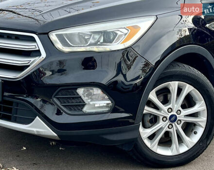 Черный Форд Эскейп, объемом двигателя 1.5 л и пробегом 187 тыс. км за 12000 $, фото 3 на Automoto.ua