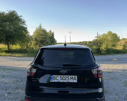 Черный Форд Эскейп, объемом двигателя 2 л и пробегом 63 тыс. км за 13200 $, фото 4 на Automoto.ua