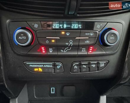 Черный Форд Эскейп, объемом двигателя 2 л и пробегом 88 тыс. км за 17000 $, фото 21 на Automoto.ua