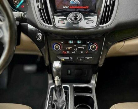 Черный Форд Эскейп, объемом двигателя 2 л и пробегом 134 тыс. км за 8400 $, фото 6 на Automoto.ua