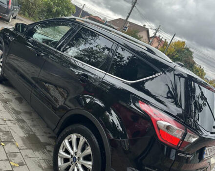 Черный Форд Эскейп, объемом двигателя 2 л и пробегом 208 тыс. км за 10999 $, фото 4 на Automoto.ua