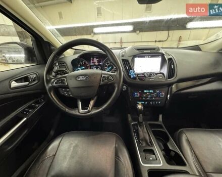 Черный Форд Эскейп, объемом двигателя 2 л и пробегом 88 тыс. км за 17000 $, фото 16 на Automoto.ua