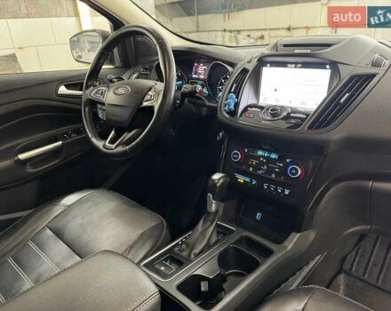 Черный Форд Эскейп, объемом двигателя 2 л и пробегом 88 тыс. км за 17000 $, фото 14 на Automoto.ua