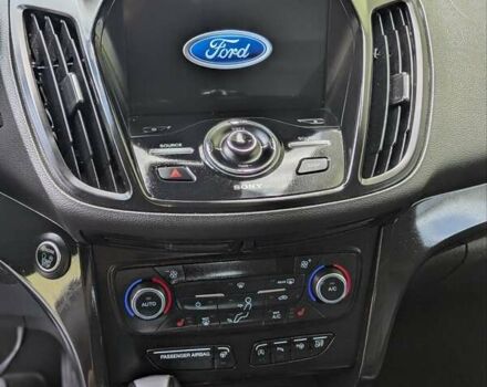 Черный Форд Эскейп, объемом двигателя 1.5 л и пробегом 147 тыс. км за 12999 $, фото 14 на Automoto.ua