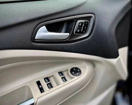 Черный Форд Эскейп, объемом двигателя 2 л и пробегом 134 тыс. км за 8400 $, фото 9 на Automoto.ua