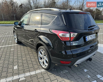 Черный Форд Эскейп, объемом двигателя 2 л и пробегом 33 тыс. км за 17000 $, фото 3 на Automoto.ua