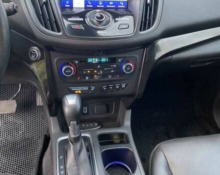 Черный Форд Эскейп, объемом двигателя 2 л и пробегом 165 тыс. км за 9500 $, фото 9 на Automoto.ua