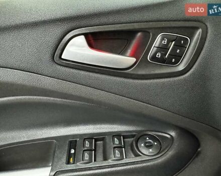 Черный Форд Эскейп, объемом двигателя 2 л и пробегом 88 тыс. км за 17000 $, фото 8 на Automoto.ua