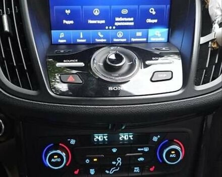 Черный Форд Эскейп, объемом двигателя 2 л и пробегом 89 тыс. км за 15100 $, фото 16 на Automoto.ua