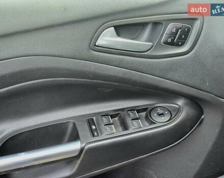 Черный Форд Эскейп, объемом двигателя 2 л и пробегом 110 тыс. км за 7800 $, фото 7 на Automoto.ua