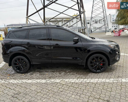 Черный Форд Эскейп, объемом двигателя 2 л и пробегом 74 тыс. км за 14650 $, фото 3 на Automoto.ua