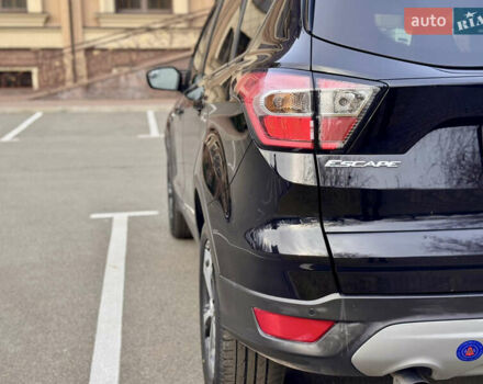 Черный Форд Эскейп, объемом двигателя 1.5 л и пробегом 143 тыс. км за 12999 $, фото 12 на Automoto.ua