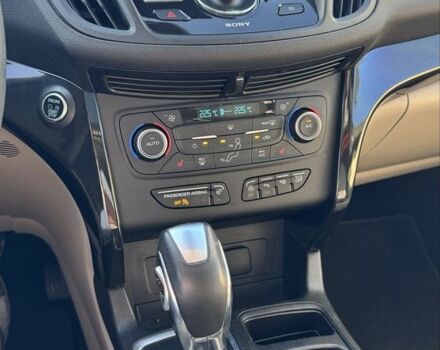 Черный Форд Эскейп, объемом двигателя 2 л и пробегом 48 тыс. км за 15700 $, фото 14 на Automoto.ua