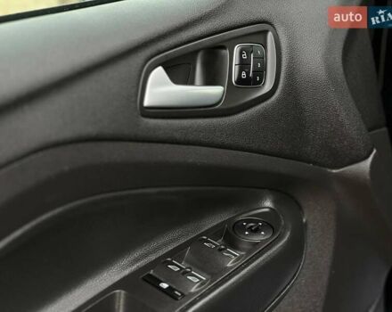 Черный Форд Эскейп, объемом двигателя 2 л и пробегом 137 тыс. км за 14999 $, фото 28 на Automoto.ua