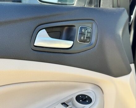 Черный Форд Эскейп, объемом двигателя 2 л и пробегом 48 тыс. км за 15700 $, фото 12 на Automoto.ua