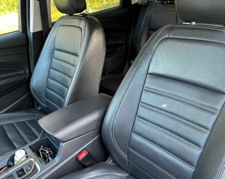 Черный Форд Эскейп, объемом двигателя 2 л и пробегом 126 тыс. км за 15000 $, фото 9 на Automoto.ua