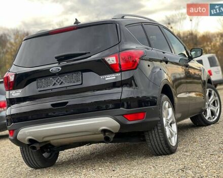 Черный Форд Эскейп, объемом двигателя 2 л и пробегом 137 тыс. км за 14999 $, фото 6 на Automoto.ua