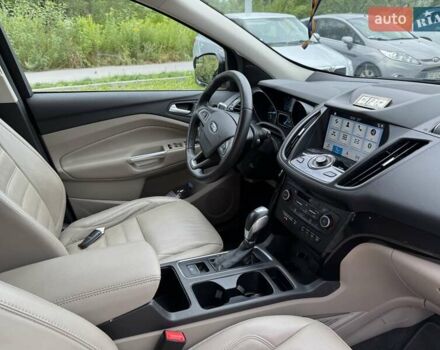 Черный Форд Эскейп, объемом двигателя 2 л и пробегом 91 тыс. км за 15500 $, фото 7 на Automoto.ua