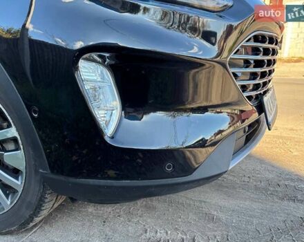 Черный Форд Эскейп, объемом двигателя 2 л и пробегом 88 тыс. км за 18700 $, фото 5 на Automoto.ua