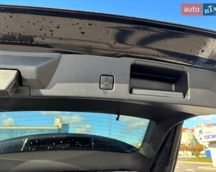 Черный Форд Эскейп, объемом двигателя 2 л и пробегом 88 тыс. км за 18700 $, фото 10 на Automoto.ua