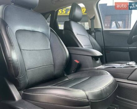 Черный Форд Эскейп, объемом двигателя 2 л и пробегом 75 тыс. км за 19700 $, фото 6 на Automoto.ua