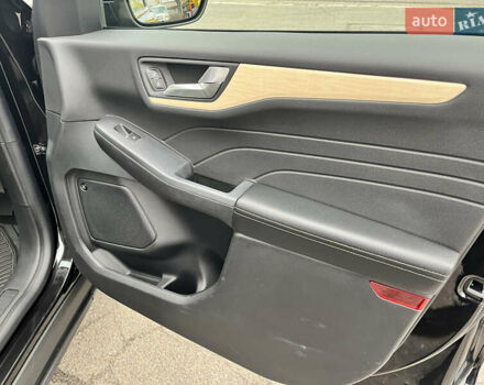 Черный Форд Эскейп, объемом двигателя 2 л и пробегом 41 тыс. км за 20800 $, фото 50 на Automoto.ua