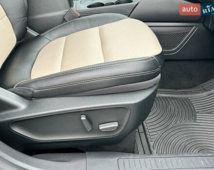 Черный Форд Эскейп, объемом двигателя 2 л и пробегом 42 тыс. км за 20000 $, фото 67 на Automoto.ua