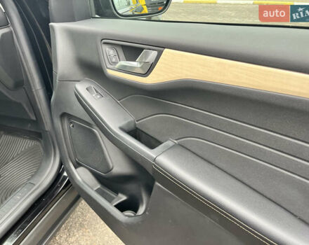 Черный Форд Эскейп, объемом двигателя 2 л и пробегом 42 тыс. км за 20000 $, фото 72 на Automoto.ua