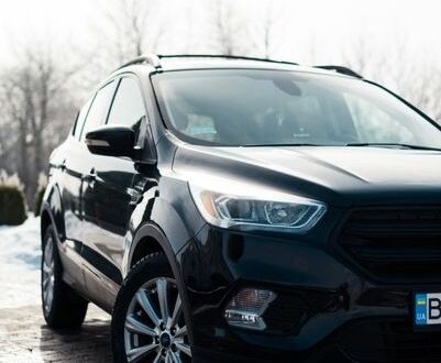 Чорний Форд Ескейп, об'ємом двигуна 2 л та пробігом 112 тис. км за 15400 $, фото 1 на Automoto.ua