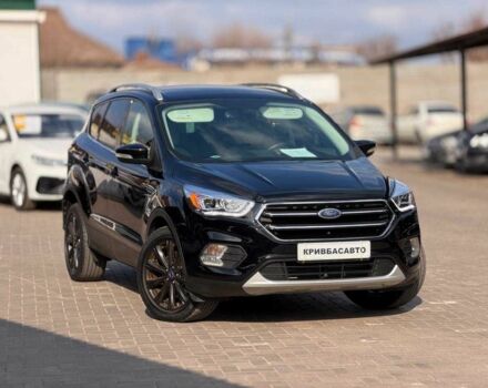 Черный Форд Эскейп, объемом двигателя 2 л и пробегом 196 тыс. км за 13500 $, фото 1 на Automoto.ua