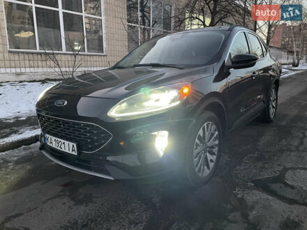 Форд Ескейп 2020 у Києві на Automoto.ua Чорний Форд Ескейп, об'ємом двигуна 2 л та пробігом 22 тис. км за 25499 $, фото 1 на Automoto.ua