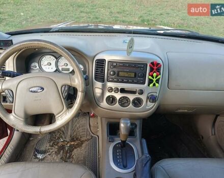 Красный Форд Эскейп, объемом двигателя 3 л и пробегом 230 тыс. км за 4999 $, фото 7 на Automoto.ua