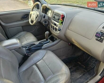 Красный Форд Эскейп, объемом двигателя 3 л и пробегом 230 тыс. км за 4999 $, фото 8 на Automoto.ua