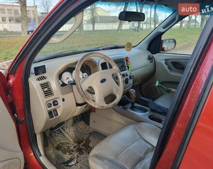 Красный Форд Эскейп, объемом двигателя 3 л и пробегом 230 тыс. км за 4999 $, фото 6 на Automoto.ua