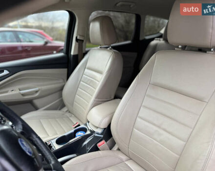 Червоний Форд Ескейп, об'ємом двигуна 2 л та пробігом 240 тис. км за 10500 $, фото 3 на Automoto.ua