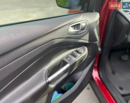 Красный Форд Эскейп, объемом двигателя 2 л и пробегом 148 тыс. км за 13250 $, фото 8 на Automoto.ua