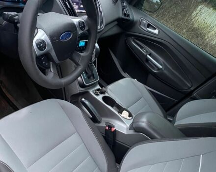 Красный Форд Эскейп, объемом двигателя 1.6 л и пробегом 144 тыс. км за 9000 $, фото 5 на Automoto.ua