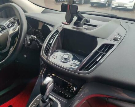 Красный Форд Эскейп, объемом двигателя 2 л и пробегом 178 тыс. км за 10999 $, фото 7 на Automoto.ua