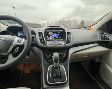 Красный Форд Эскейп, объемом двигателя 2 л и пробегом 206 тыс. км за 9500 $, фото 39 на Automoto.ua