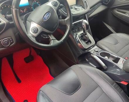 Красный Форд Эскейп, объемом двигателя 2 л и пробегом 178 тыс. км за 10999 $, фото 10 на Automoto.ua